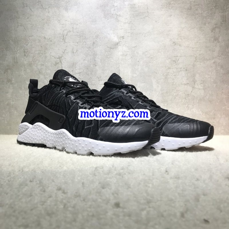 Nike Air Huarache Embroider Black White